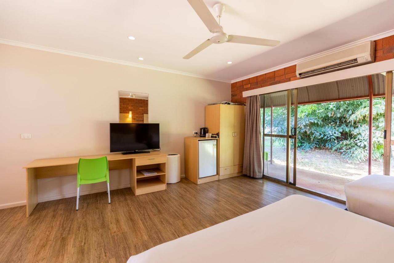 Contour Hotel Katherine Buitenkant foto