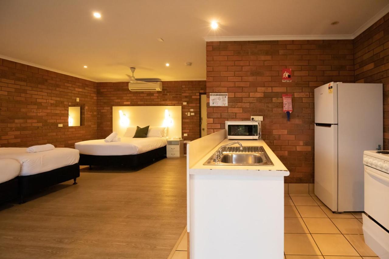 Contour Hotel Katherine Buitenkant foto