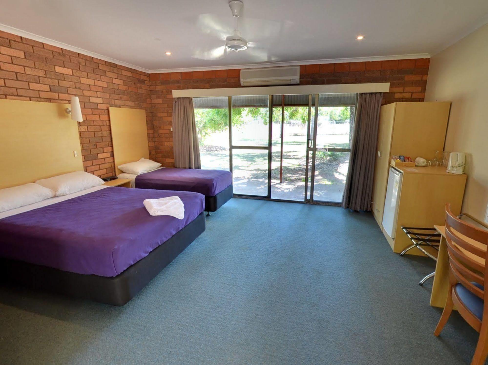 Contour Hotel Katherine Buitenkant foto