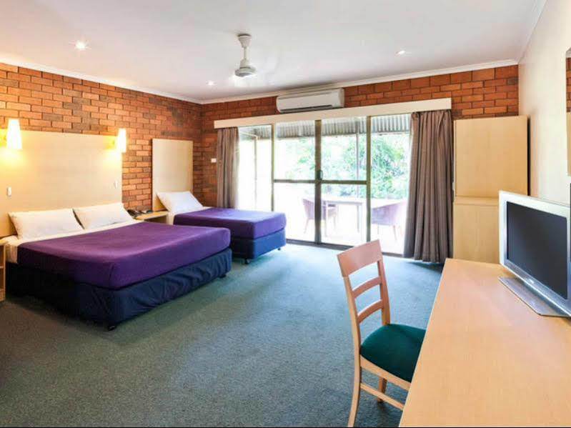 Contour Hotel Katherine Buitenkant foto