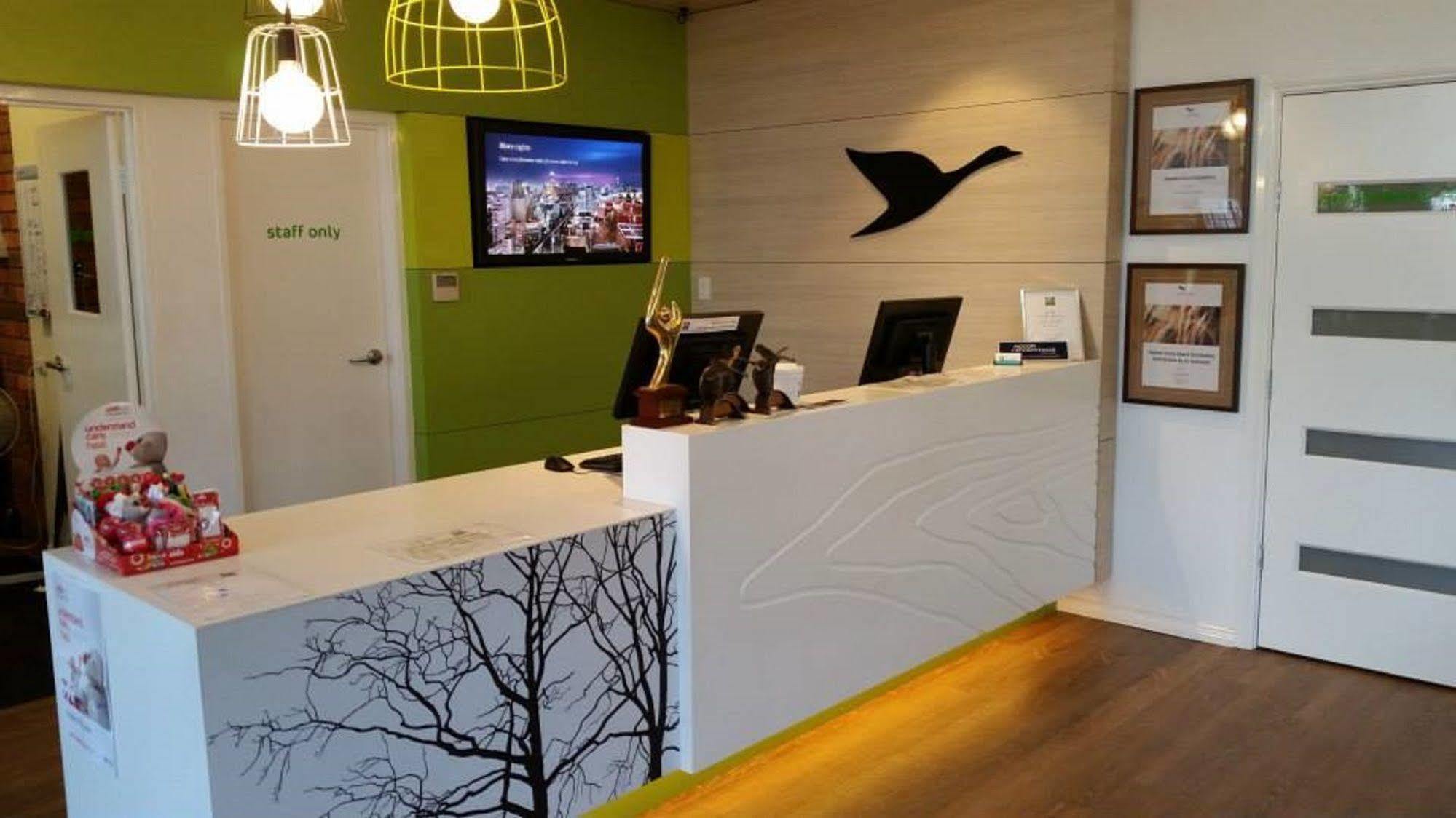 Contour Hotel Katherine Buitenkant foto