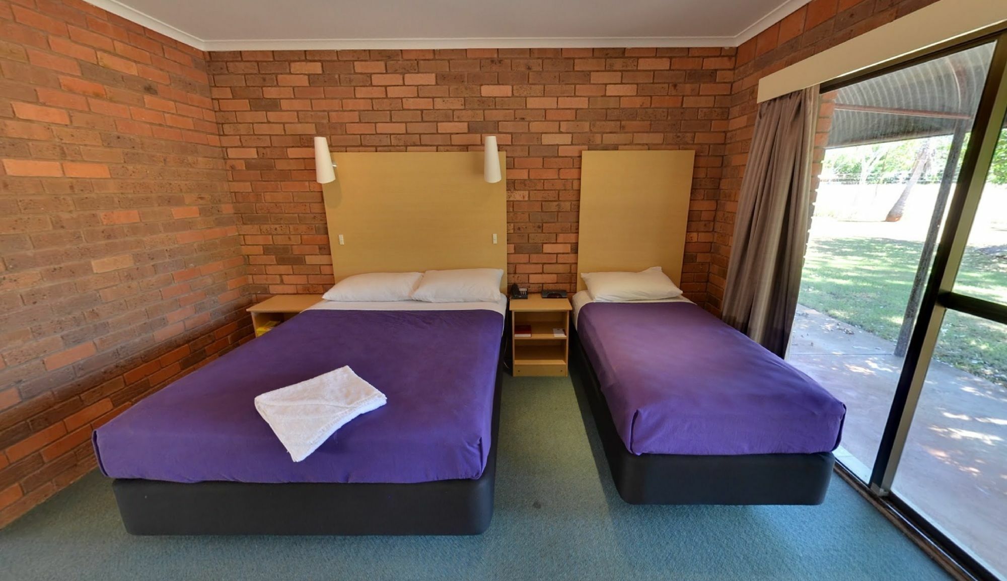 Contour Hotel Katherine Buitenkant foto
